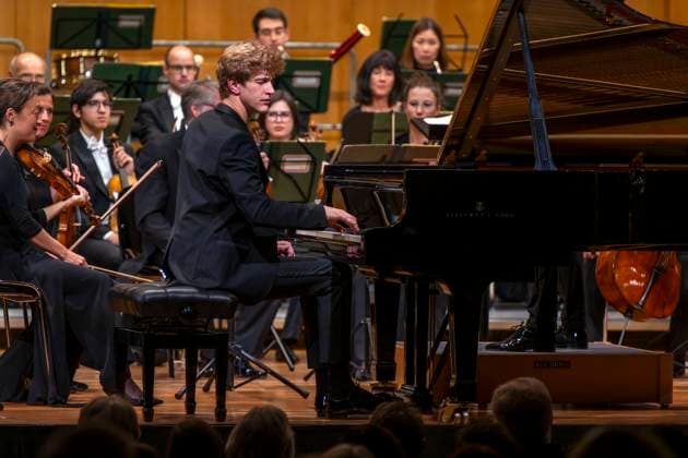 03 10 2025, International Classical Music Festival Festival of Nations 2025, at the Kurhaus Bad Wörishofen Unterallgäu , Jan Lisiecki piano and the Mozarteum Orchestra 03 10 2025, Classical Music Festival Bad Wörishofen 03 10 2025, Classical Music Festival Bad Wörishofen