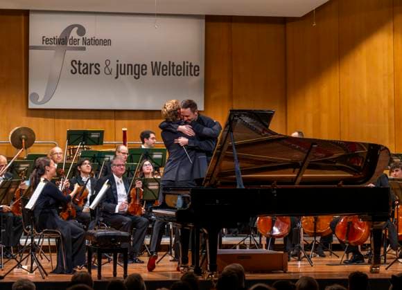 03 10 2025, International Classical Music Festival Festival of Nations 2025, at the Kurhaus Bad Wörishofen Unterallgäu , Jan Lisiecki piano and the Mozarteum Orchestra 03 10 2025, Classical Music Festival Bad Wörishofen 03 10 2025, Classical Music Festival Bad Wörishofen