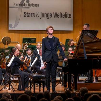 03 10 2025, International Classical Music Festival Festival of Nations 2025, at the Kurhaus Bad Wörishofen Unterallgäu , Jan Lisiecki piano and the Mozarteum Orchestra 03 10 2025, Classical Music Festival Bad Wörishofen 03 10 2025, Classical Music Festival Bad Wörishofen