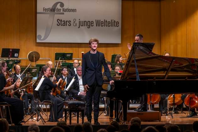 03 10 2025, International Classical Music Festival Festival of Nations 2025, at the Kurhaus Bad Wörishofen Unterallgäu , Jan Lisiecki piano and the Mozarteum Orchestra 03 10 2025, Classical Music Festival Bad Wörishofen 03 10 2025, Classical Music Festival Bad Wörishofen