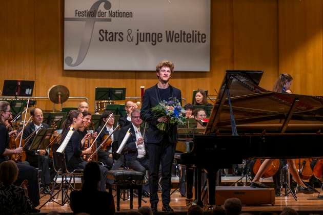 03 10 2025, International Classical Music Festival Festival of Nations 2025, at the Kurhaus Bad Wörishofen Unterallgäu , Jan Lisiecki piano and the Mozarteum Orchestra 03 10 2025, Classical Music Festival Bad Wörishofen 03 10 2025, Classical Music Festival Bad Wörishofen