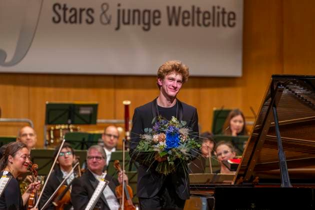 03 10 2025, International Classical Music Festival Festival of Nations 2025, at the Kurhaus Bad Wörishofen Unterallgäu , Jan Lisiecki piano and the Mozarteum Orchestra 03 10 2025, Classical Music Festival Bad Wörishofen 03 10 2025, Classical Music Festival Bad Wörishofen