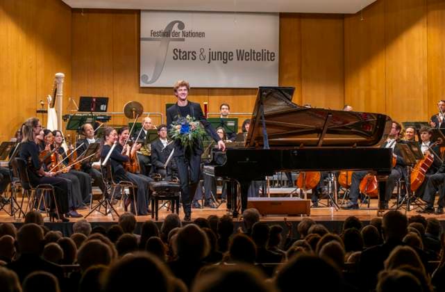 03 10 2025, International Classical Music Festival Festival of Nations 2025, at the Kurhaus Bad Wörishofen Unterallgäu , Jan Lisiecki piano and the Mozarteum Orchestra 03 10 2025, Classical Music Festival Bad Wörishofen 03 10 2025, Classical Music Festival Bad Wörishofen