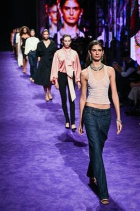 PFW Messika Runway Models walk the runway during the Messika Womenswear Spring Summer 2026 show as part of Paris Fashion Week in Paris, France on October 03, 2025. Photo by Aurore Marechal ABACAPRESS.COM Paris France  Copyright: xMarechalxAurore ABACAx