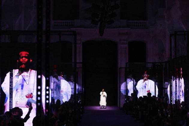PFW Messika Runway Youssou N’Dour performing on the runway during the Messika Womenswear Spring Summer 2026 show as part of Paris Fashion Week in Paris, France on October 03, 2025. Photo by Aurore Marechal ABACAPRESS.COM Paris France  Copyright: xMarechalxAurore ABACAx