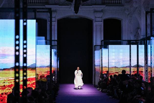PFW Messika Runway Youssou N’Dour performing on the runway during the Messika Womenswear Spring Summer 2026 show as part of Paris Fashion Week in Paris, France on October 03, 2025. Photo by Aurore Marechal ABACAPRESS.COM Paris France  Copyright: xMarechalxAurore ABACAx