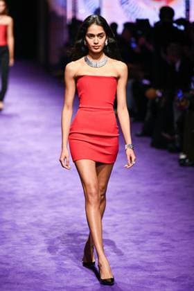 PFW Messika Runway A model walks the runway during the Messika Womenswear Spring Summer 2026 show as part of Paris Fashion Week in Paris, France on October 03, 2025. Photo by Aurore Marechal ABACAPRESS.COM Paris France  Copyright: xMarechalxAurore ABACAx