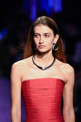 PFW Messika Runway A model walks the runway during the Messika Womenswear Spring Summer 2026 show as part of Paris Fashion Week in Paris, France on October 03, 2025. Photo by Aurore Marechal ABACAPRESS.COM Paris France  Copyright: xMarechalxAurore ABACAx
