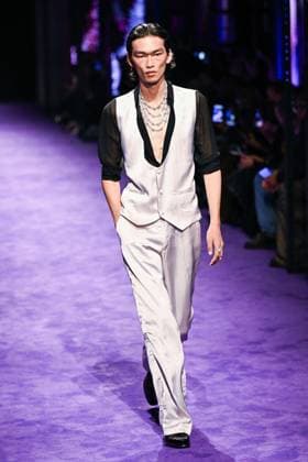 PFW Messika Runway A model walks the runway during the Messika Womenswear Spring Summer 2026 show as part of Paris Fashion Week in Paris, France on October 03, 2025. Photo by Aurore Marechal ABACAPRESS.COM Paris France  Copyright: xMarechalxAurore ABACAx