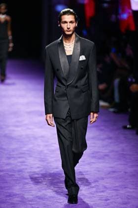 PFW Messika Runway A model walks the runway during the Messika Womenswear Spring Summer 2026 show as part of Paris Fashion Week in Paris, France on October 03, 2025. Photo by Aurore Marechal ABACAPRESS.COM Paris France  Copyright: xMarechalxAurore ABACAx