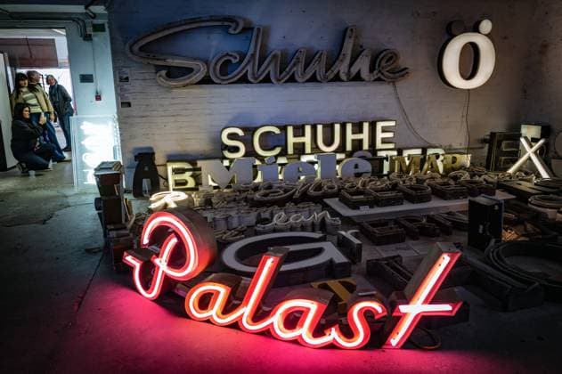 Berlin Mitte OT Hansaviertel: das Buchstabenmuseum, weltweit größte Sammlung an dreidimensionalen Buchstaben. Heute am 04.10.2025 war vorletzter Tag, das Museum schließt aus finanziellen Gründen Buchstabenmuseum *** Berlin Mitte OT Hansaviertel the Buchstabenmuseum, the worlds largest collection of three-dimensional letters Today on 04 10 2025 was the penultimate day, the museum closes for financial reasons Buchstabenmuseum