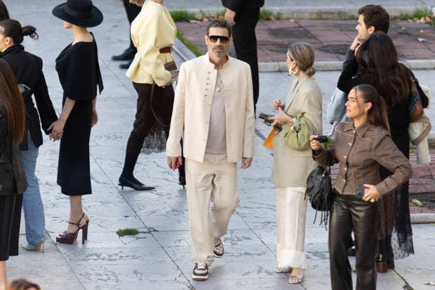 PFW - Elie Saab Womenswear Spring-Summer - Arrivals NB Richard Orlinski arriving at the Elie Saab Womenswear Spring-Summer 2026 show as part of Paris Fashion Week on October 04, 2025 in Paris, France. Photo by Nasser Berzane ABACAPRESS.COM Paris France  Copyright: xBerzanexNasser ABACAx