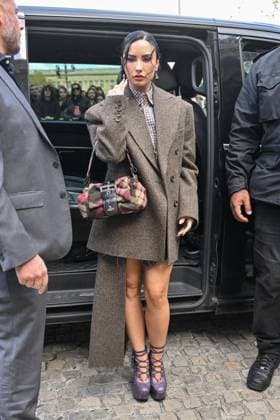 PFW Vivienne Westwood Outside Arrivals Demi Lovato arriving at Vivienne Westwood show during Paris Fashion Week in Paris, France on October 4, 2025. Photo by Julien Reynaud APS-Medias ABACAPRESS.COM Paris France  Copyright: xReynaudxJulien APS-Medias ABACAx