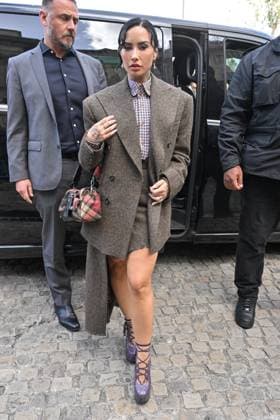 PFW Vivienne Westwood Outside Arrivals Demi Lovato arriving at Vivienne Westwood show during Paris Fashion Week in Paris, France on October 4, 2025. Photo by Julien Reynaud APS-Medias ABACAPRESS.COM Paris France  Copyright: xReynaudxJulien APS-Medias ABACAx
