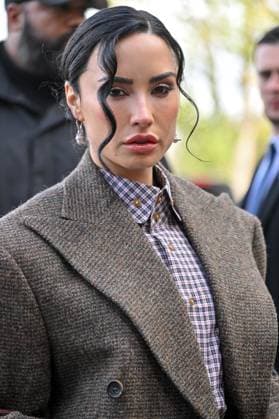 PFW Vivienne Westwood Outside Arrivals Demi Lovato arriving at Vivienne Westwood show during Paris Fashion Week in Paris, France on October 4, 2025. Photo by Julien Reynaud APS-Medias ABACAPRESS.COM Paris France  Copyright: xReynaudxJulien APS-Medias ABACAx