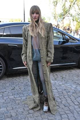PFW Vivienne Westwood Outside Arrivals Victoria De Angelis arriving at Vivienne Westwood show during Paris Fashion Week in Paris, France on October 4, 2025. Photo by Julien Reynaud APS-Medias ABACAPRESS.COM Paris France  Copyright: xReynaudxJulien APS-Medias ABACAx