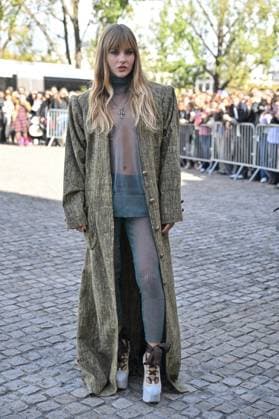 PFW Vivienne Westwood Outside Arrivals Victoria De Angelis arriving at Vivienne Westwood show during Paris Fashion Week in Paris, France on October 4, 2025. Photo by Julien Reynaud APS-Medias ABACAPRESS.COM Paris France  Copyright: xReynaudxJulien APS-Medias ABACAx