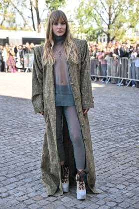 PFW Vivienne Westwood Outside Arrivals Victoria De Angelis arriving at Vivienne Westwood show during Paris Fashion Week in Paris, France on October 4, 2025. Photo by Julien Reynaud APS-Medias ABACAPRESS.COM Paris France  Copyright: xReynaudxJulien APS-Medias ABACAx