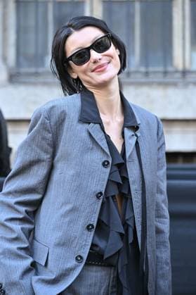 PFW Ann Demeulemeester Outside Arrivals Guest arriving at Ann Demeulemeester show during Paris Fashion Week in Paris, France on October 4, 2025. Photo by Julien Reynaud APS-Medias ABACAPRESS.COM Paris France  Copyright: xReynaudxJulien APS-Medias ABACAx