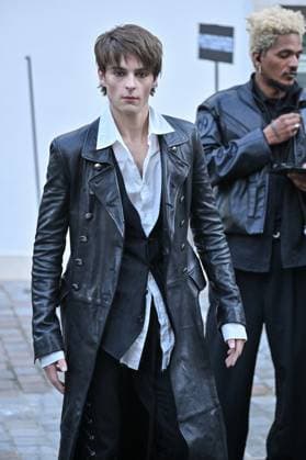 PFW Ann Demeulemeester Outside Arrivals Corey Fogelmanis arriving at Ann Demeulemeester show during Paris Fashion Week in Paris, France on October 4, 2025. Photo by Julien Reynaud APS-Medias ABACAPRESS.COM Paris France  Copyright: xReynaudxJulien APS-Medias ABACAx