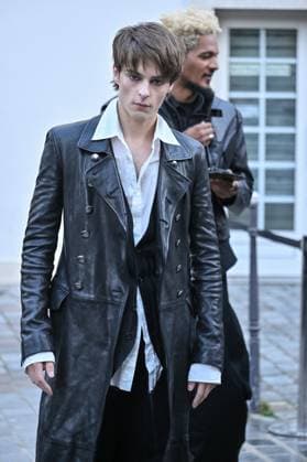 PFW Ann Demeulemeester Outside Arrivals Corey Fogelmanis arriving at Ann Demeulemeester show during Paris Fashion Week in Paris, France on October 4, 2025. Photo by Julien Reynaud APS-Medias ABACAPRESS.COM Paris France  Copyright: xReynaudxJulien APS-Medias ABACAx