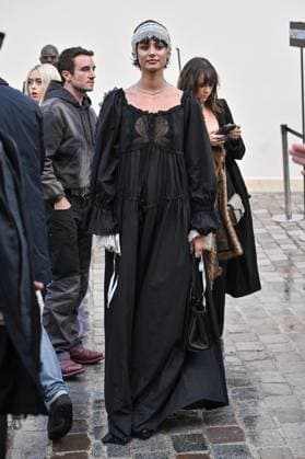 PFW Ann Demeulemeester Outside Arrivals Taylor Hill arriving at Ann Demeulemeester show during Paris Fashion Week in Paris, France on October 4, 2025. Photo by Julien Reynaud APS-Medias ABACAPRESS.COM Paris France  Copyright: xReynaudxJulien APS-Medias ABACAx