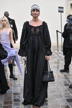 PFW Ann Demeulemeester Outside Arrivals Taylor Hill arriving at Ann Demeulemeester show during Paris Fashion Week in Paris, France on October 4, 2025. Photo by Julien Reynaud APS-Medias ABACAPRESS.COM Paris France  Copyright: xReynaudxJulien APS-Medias ABACAx