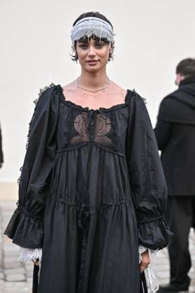 PFW Ann Demeulemeester Outside Arrivals Taylor Hill arriving at Ann Demeulemeester show during Paris Fashion Week in Paris, France on October 4, 2025. Photo by Julien Reynaud APS-Medias ABACAPRESS.COM Paris France  Copyright: xReynaudxJulien APS-Medias ABACAx