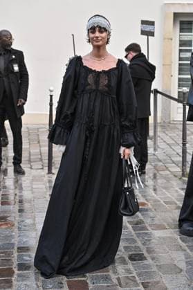 PFW Ann Demeulemeester Outside Arrivals Taylor Hill arriving at Ann Demeulemeester show during Paris Fashion Week in Paris, France on October 4, 2025. Photo by Julien Reynaud APS-Medias ABACAPRESS.COM Paris France  Copyright: xReynaudxJulien APS-Medias ABACAx