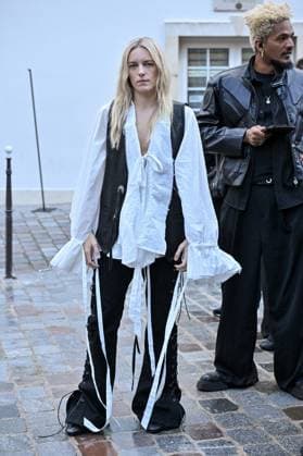 PFW Ann Demeulemeester Outside Arrivals Guest arriving at Ann Demeulemeester show during Paris Fashion Week in Paris, France on October 4, 2025. Photo by Julien Reynaud APS-Medias ABACAPRESS.COM Paris France  Copyright: xReynaudxJulien APS-Medias ABACAx