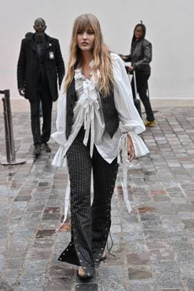 PFW Ann Demeulemeester Outside Arrivals Victoria de Angelis arriving at Ann Demeulemeester show during Paris Fashion Week in Paris, France on October 4, 2025. Photo by Julien Reynaud APS-Medias ABACAPRESS.COM Paris France  Copyright: xReynaudxJulien APS-Medias ABACAx