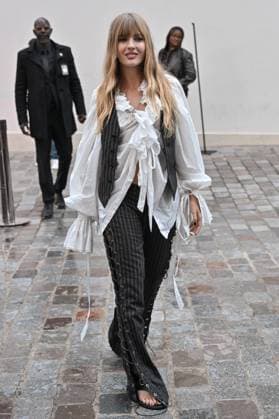 PFW Ann Demeulemeester Outside Arrivals Victoria de Angelis arriving at Ann Demeulemeester show during Paris Fashion Week in Paris, France on October 4, 2025. Photo by Julien Reynaud APS-Medias ABACAPRESS.COM Paris France  Copyright: xReynaudxJulien APS-Medias ABACAx