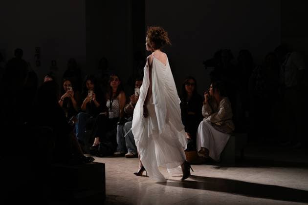 LISBOA FASHION WEEK A model walks the runway during Alves Goncalves fashion show at Lisboa Fashion Week, ModaLisboa Base, in Lisbon, Portugal. 03.10.2025 Lisboa Patio da Gale Lisboa Portugal Copyright: xBrunoxdexCarvalhox