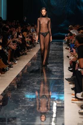 LISBOA FASHION WEEK A model walks the runway during 2B fashion show at Lisboa Fashion Week, ModaLisboa Base, in Lisbon, Portugal. 03.10.2025 Lisboa Patio da Gale Lisboa Portugal Copyright: xBrunoxdexCarvalhox