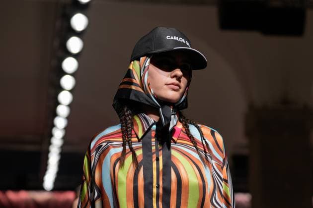 LISBOA FASHION WEEK A model walks the runway during Carlos Gil fashion show at Lisboa Fashion Week, ModaLisboa Base, in Lisbon, Portugal. 04.10.2025 Lisboa Patio da Gale Lisboa Portugal Copyright: xBrunoxdexCarvalhox