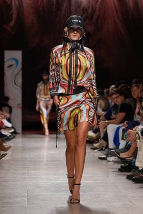 LISBOA FASHION WEEK A model walks the runway during Carlos Gil fashion show at Lisboa Fashion Week, ModaLisboa Base, in Lisbon, Portugal. 04.10.2025 Lisboa Patio da Gale Lisboa Portugal Copyright: xBrunoxdexCarvalhox
