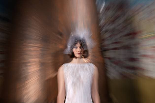 LISBOA FASHION WEEK A model walks the runway during Behen fashion show at Lisboa Fashion Week, ModaLisboa Base, in Lisbon, Portugal. 04.10.2025 Lisboa Patio da Gale Lisboa Portugal Copyright: xBrunoxdexCarvalhox