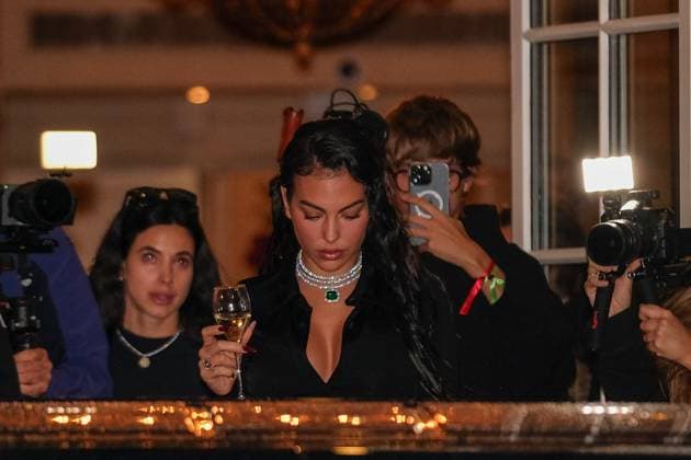 PFW - Georgina Rodriguez Spotted At Shangri-La Paris Hotel Cristiano Ronaldo (not pictured) wife, Georgina Rodriguez is spotted leaving the Shangri-La Paris Hotel during the Womenswear Spring Summer 2026 show as part of Paris Fashion Week on October 04, 2025 in Paris, France. Photo by Robin Psaila ABACAPRESS.COM Paris France  Copyright: xPsailaxRobin ABACAx