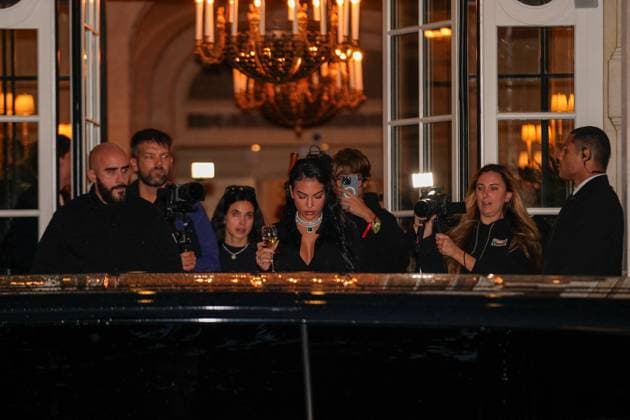 PFW - Georgina Rodriguez Spotted At Shangri-La Paris Hotel Cristiano Ronaldo (not pictured) wife, Georgina Rodriguez is spotted leaving the Shangri-La Paris Hotel during the Womenswear Spring Summer 2026 show as part of Paris Fashion Week on October 04, 2025 in Paris, France. Photo by Robin Psaila ABACAPRESS.COM Paris France  Copyright: xPsailaxRobin ABACAx