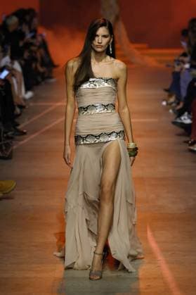 (251005) -- PARIS , Oct. 5, 2025 -- A model presents creations from the ready-to-wear Spring Summer 2026 collections by Elie Saab during the Paris Fashion Week, in Paris, France, on Oct. 4, 2025. ( Handout via Xinhua) FRANCE-PARIS-FASHION WEEK-ELIE SAAB MeetEurope 
