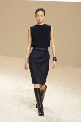 (251005) -- PARIS , Oct. 5, 2025 -- A model presents creations from the ready-to-wear Spring Summer 2026 collections by Hermes during the Paris Fashion Week, in Paris, France, on Oct. 4, 2025. ( Handout via Xinhua) FRANCE-PARIS-FASHION WEEK-HERMES MeetEurope 