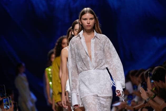 October 4, 2025, Lisbon, Portugal: A model walks the runway during Goncalo Peixoto fashion show at ModaLisboa Base, Lisbon Fashion Week in Lisboa. Lisbon Portugal - ZUMAs197 20251004_aaa_s197_534 Copyright: xBrunoxdexCarvalhox