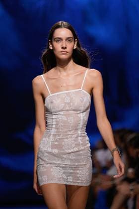 October 4, 2025, Lisbon, Portugal: A model walks the runway during Goncalo Peixoto fashion show at ModaLisboa Base, Lisbon Fashion Week in Lisboa. Lisbon Portugal - ZUMAs197 20251004_aaa_s197_523 Copyright: xBrunoxdexCarvalhox