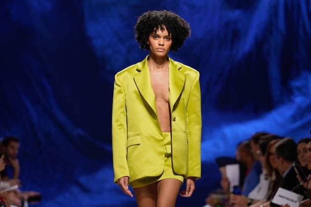 October 4, 2025, Lisbon, Portugal: A model walks the runway during Goncalo Peixoto fashion show at ModaLisboa Base, Lisbon Fashion Week in Lisboa. Lisbon Portugal - ZUMAs197 20251004_aaa_s197_542 Copyright: xBrunoxdexCarvalhox
