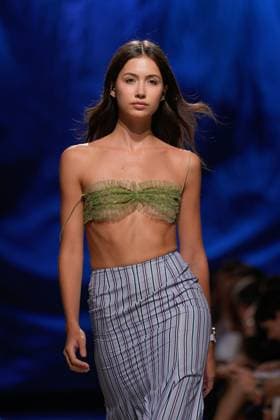 October 4, 2025, Lisbon, Portugal: A model walks the runway during Goncalo Peixoto fashion show at ModaLisboa Base, Lisbon Fashion Week in Lisboa. Lisbon Portugal - ZUMAs197 20251004_aaa_s197_543 Copyright: xBrunoxdexCarvalhox