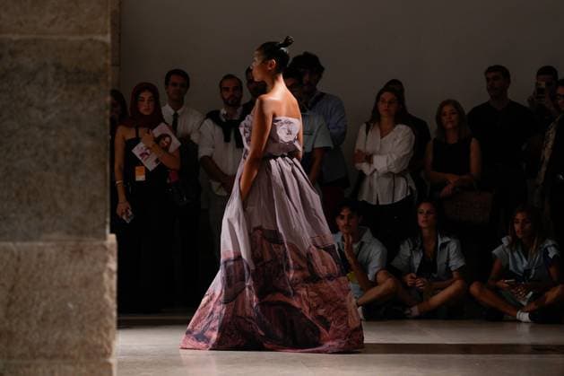 October 4, 2025, Lisbon, Portugal: A model walks the runway during Kolovrat fashion show at ModaLisboa Base, Lisbon Fashion Week in Lisboa. Lisbon Portugal - ZUMAs197 20251004_aaa_s197_545 Copyright: xBrunoxdexCarvalhox