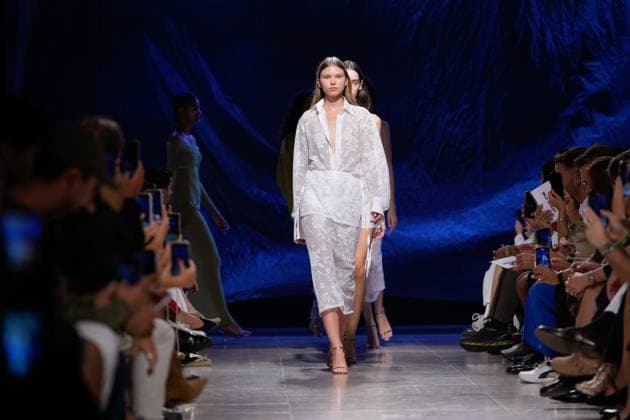 October 4, 2025, Lisbon, Portugal: A model walks the runway during Goncalo Peixoto fashion show at ModaLisboa Base, Lisbon Fashion Week in Lisboa. Lisbon Portugal - ZUMAs197 20251004_aaa_s197_558 Copyright: xBrunoxdexCarvalhox