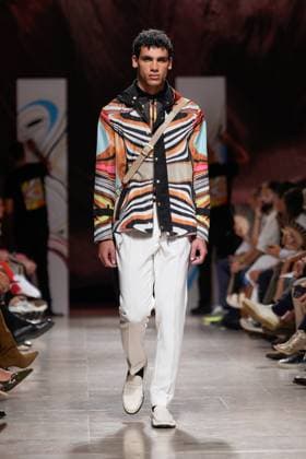 October 4, 2025, Lisbon, Portugal: A model walks the runway during Carlos Gil fashion show at ModaLisboa Base, Lisbon Fashion Week in Lisboa. Lisbon Portugal - ZUMAs197 20251004_aaa_s197_563 Copyright: xBrunoxdexCarvalhox