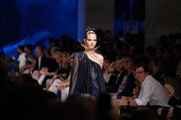 October 4, 2025, Lisbon, Portugal: A model walks the runway during Kolovrat fashion show at ModaLisboa Base, Lisbon Fashion Week in Lisboa. Lisbon Portugal - ZUMAs197 20251004_aaa_s197_564 Copyright: xBrunoxdexCarvalhox