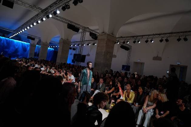 October 4, 2025, Lisbon, Portugal: A model walks the runway during Kolovrat fashion show at ModaLisboa Base, Lisbon Fashion Week in Lisboa. Lisbon Portugal - ZUMAs197 20251004_aaa_s197_568 Copyright: xBrunoxdexCarvalhox